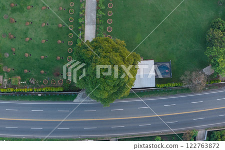 Curve asphalt road 122763872