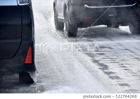 Driving the snow road 122764269