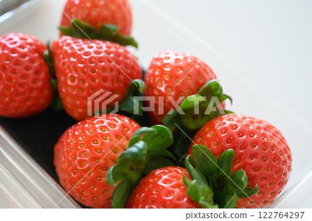 Seasonal strawberry 122764297