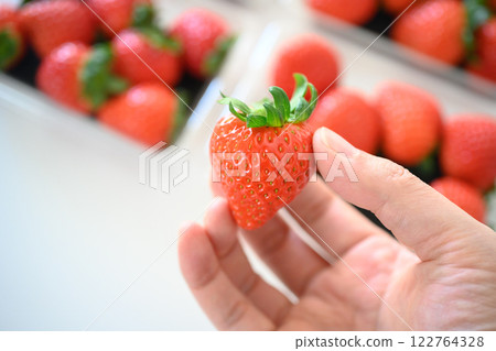新鮮的草莓 122764328