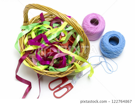 Basket with thread 122764867