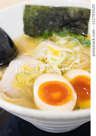Delicious seafood salt ramen 122765020