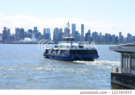 Seabus sailing downtown Waterfront from Lonsdale Quay Seabus sailing downtown Waterfront from Lonsdale Quay 122765955