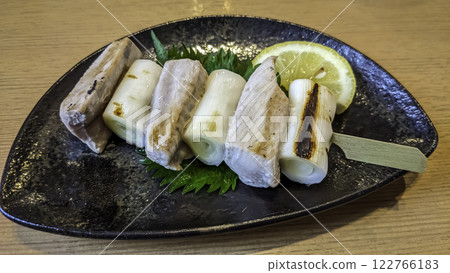 Grilled tuna with green onions 122766183