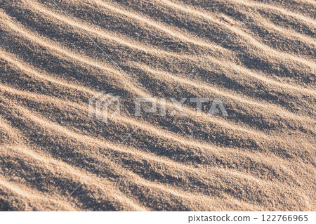 Sand waves pattern, background photo. Abstract dune texture 122766965