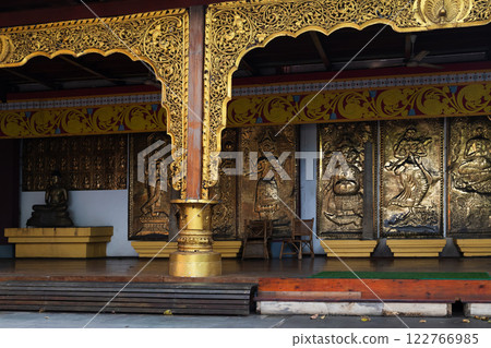 Embossed images of Hindu deities placed near Buddha statue 122766985