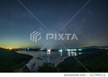 Beautiful starry sky over the Seto Inland Sea in Setouchi City, Okayama Prefecture, Japan 122769112
