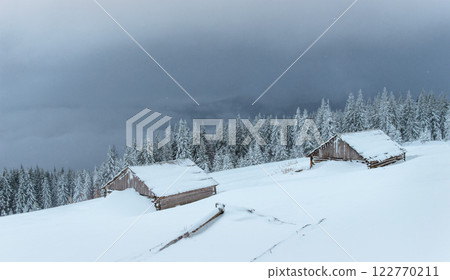 Cabin in the mountains in winter. Mysterious fog. In anticipation of holidays. Carpathians. Ukraine, Europe 122770211
