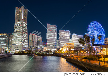 [夜景素材] 從萬國橋俯瞰港未來的夜景 [神奈川縣] 122770502