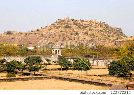 印度奧蘭加巴德的比比卡馬格巴拉陵墓(類似泰姬陵)的景色 印度奧蘭加巴德的比比卡馬格巴拉陵墓(類似泰姬陵)的景色 122772213