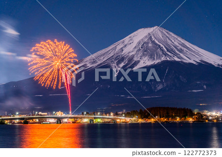 <山梨縣>富士山與煙火、河口湖冬季煙火 122772373