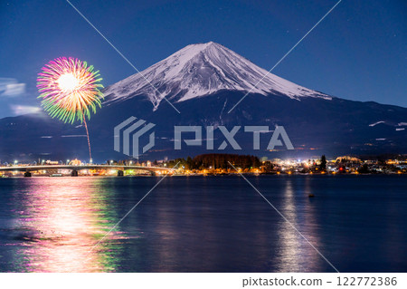 <山梨縣>富士山與煙火、河口湖冬季煙火 122772386