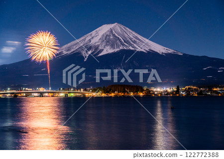 <山梨縣>富士山與煙火、河口湖冬季煙火 122772388