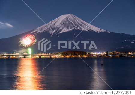 <Yamanashi Prefecture> Mt. Fuji and fireworks, Lake Kawaguchi winter fireworks <Yamanashi Prefecture> Mt. Fuji and fireworks, Lake Kawaguchi winter fireworks 122772391