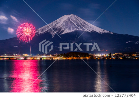 <山梨縣>富士山與煙火、河口湖冬季煙火 122772404