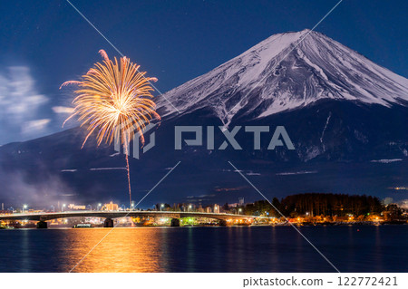 <山梨縣>富士山與煙火、河口湖冬季煙火 122772421