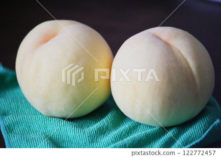 White peaches, Shimizu white peaches are a summer gift White peaches, Shimizu white peaches are a summer gift 122772457