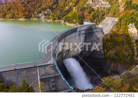 Autumn Tateyama Kurobe Alpine Route - Kurobe Dam (Lake Kurobe) with autumn leaves Autumn Tateyama Kurobe Alpine Route - Kurobe Dam (Lake Kurobe) with autumn leaves 122772481