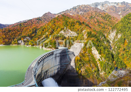 Autumn Tateyama Kurobe Alpine Route - Kurobe Dam (Lake Kurobe) with autumn leaves Autumn Tateyama Kurobe Alpine Route - Kurobe Dam (Lake Kurobe) with autumn leaves 122772495