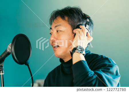 立志成為歌手的中年男子 立志成為歌手的中年男子 122772780