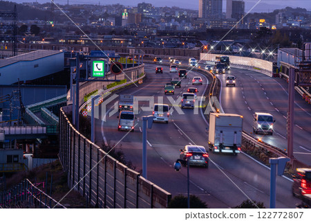 東京:東名高速公路,日本的主要道路 東京:東名高速公路,日本的主要道路 122772807