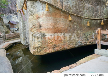 Iwashimizu Shrine, the sacred object of worship, the floating stone, Takasago City, Hyogo Prefecture 122773089