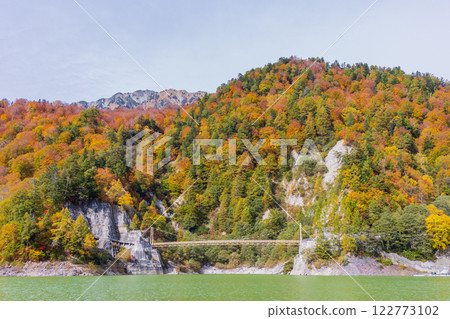 Autumn Tateyama Kurobe Alpine Route - Kurobe Dam (Lake Kurobe) with autumn leaves Autumn Tateyama Kurobe Alpine Route - Kurobe Dam (Lake Kurobe) with autumn leaves 122773102