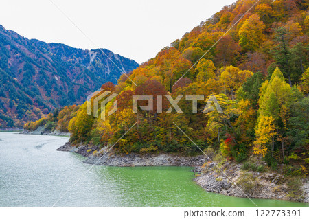 Autumn Tateyama Kurobe Alpine Route - Kurobe Dam (Lake Kurobe) with autumn leaves Autumn Tateyama Kurobe Alpine Route - Kurobe Dam (Lake Kurobe) with autumn leaves 122773391