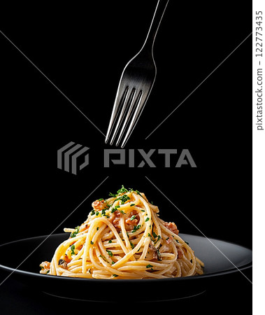 Spaghetti and fork 122773435