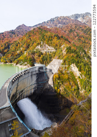 Autumn Tateyama Kurobe Alpine Route - Kurobe Dam (Lake Kurobe) with autumn leaves Autumn Tateyama Kurobe Alpine Route - Kurobe Dam (Lake Kurobe) with autumn leaves 122773594
