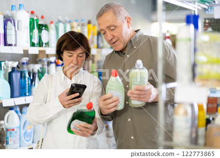 Couple man and woman scanning qr code for dishwashing detergent 122773865