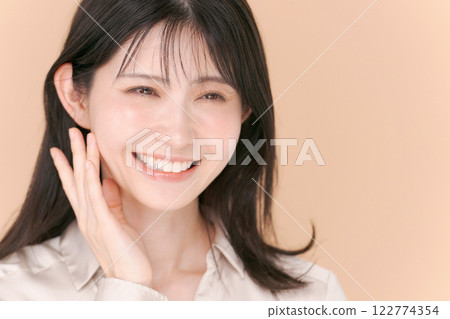 Portrait of a woman in her twenties wearing a shirt Portrait of a woman in her twenties wearing a shirt 122774354
