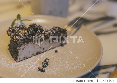 起司蛋糕配可可餅乾 122775198