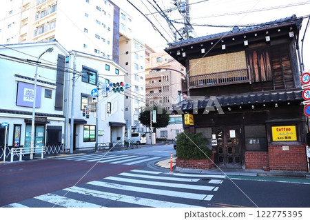 Ueno Sakuragi intersection with a retro coffee shop 122775395