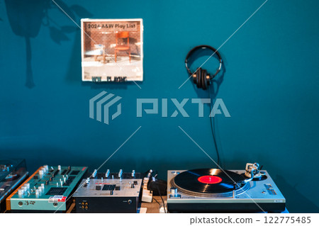 時尚的 70 年代音響系統 122775485