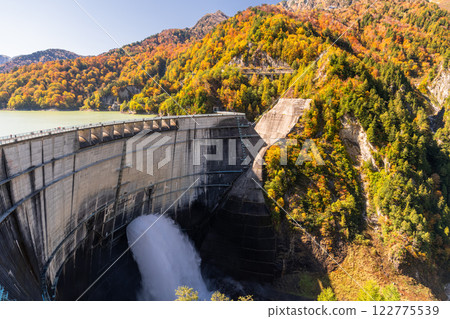 《富山縣》秋天的黑部大壩，秋天的紅葉 122775539