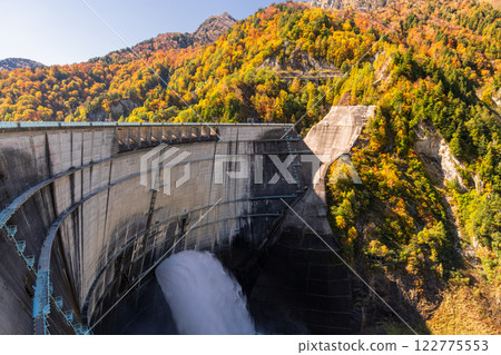 《富山縣》秋天的黑部大壩，秋天的紅葉 122775553