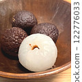 Peeled lychee 122776033