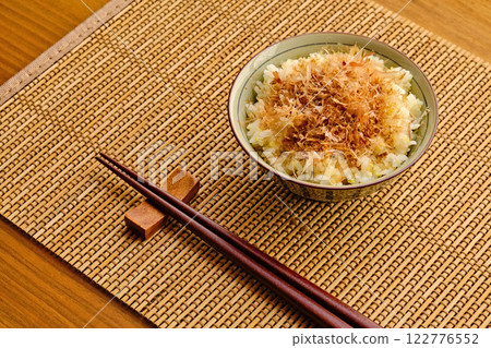 Cat food on a rug (Kanto style) Cat food on a rug (Kanto style) 122776552