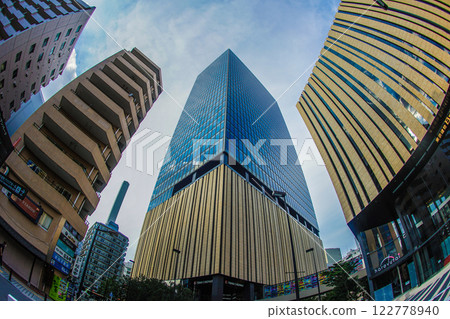 大廈和藍天 122778940