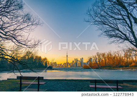 多倫多與公園長椅 122778943