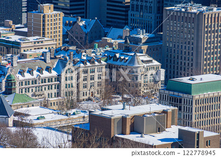 Montreal snow scene 122778945