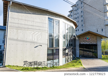 大分縣別府市,別府鐵輪地獄溫泉博物館在晴朗的日子 大分縣別府市,別府鐵輪地獄溫泉博物館在晴朗的日子 122779023