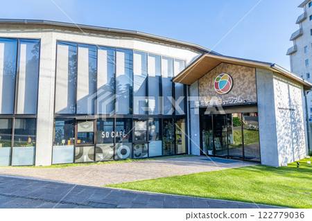 大分縣別府市,別府鐵輪地獄溫泉博物館在晴朗的日子 大分縣別府市,別府鐵輪地獄溫泉博物館在晴朗的日子 122779036