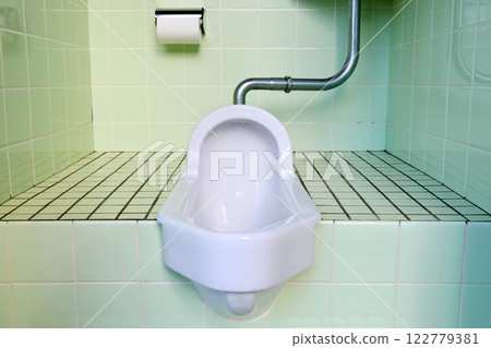 日式馬桶 122779381