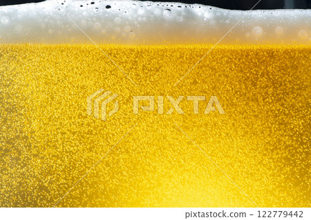 Pour the best tasting draft beer Pour the best tasting draft beer 122779442