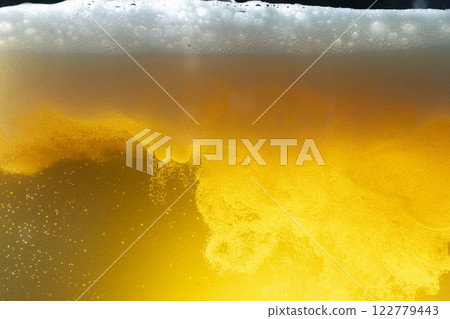 Pour the best tasting draft beer 122779443