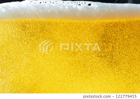 Pour the best tasting draft beer 122779455