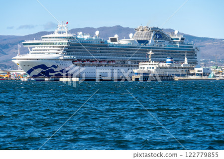 鑽石公主號與摩週丸停靠函館 122779855