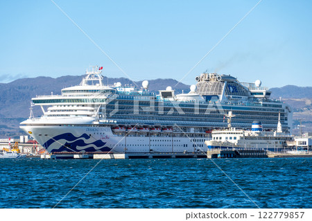 Diamond Princess, a luxury cruise ship on par with the Mashu Maru 122779857
